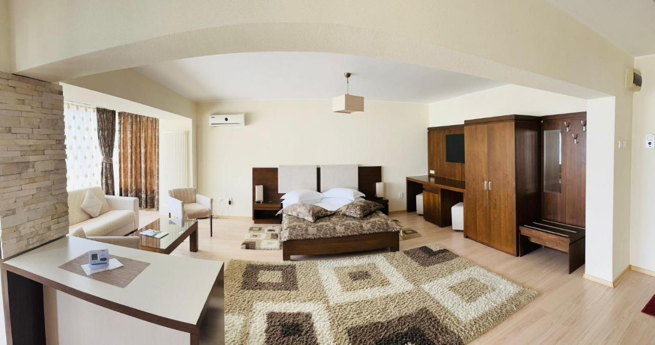 Galaţi Hotel Royale מראה חיצוני תמונה