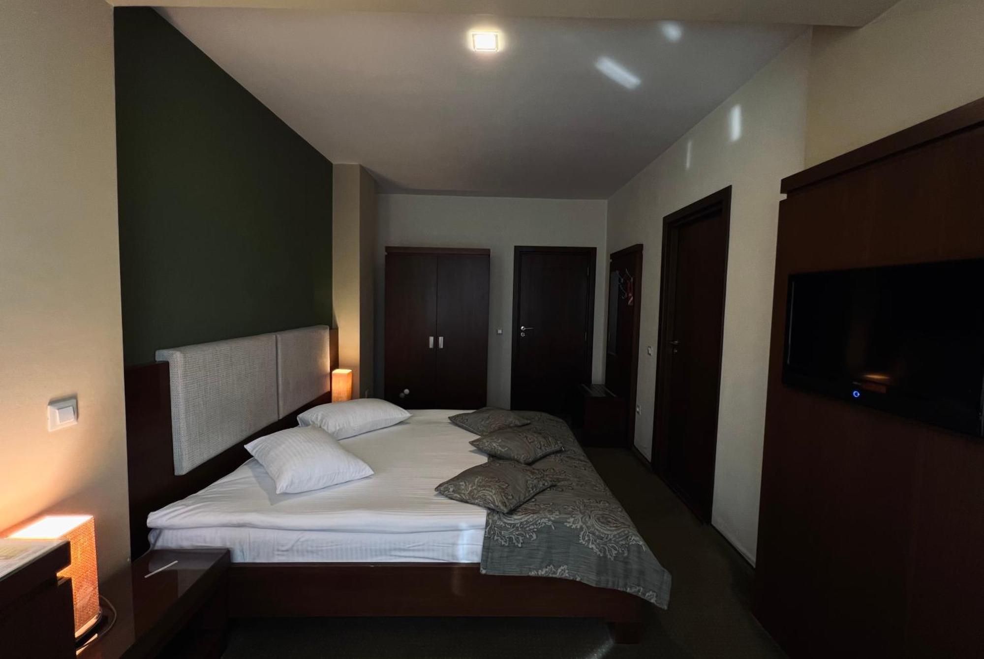 Galaţi Hotel Royale מראה חיצוני תמונה
