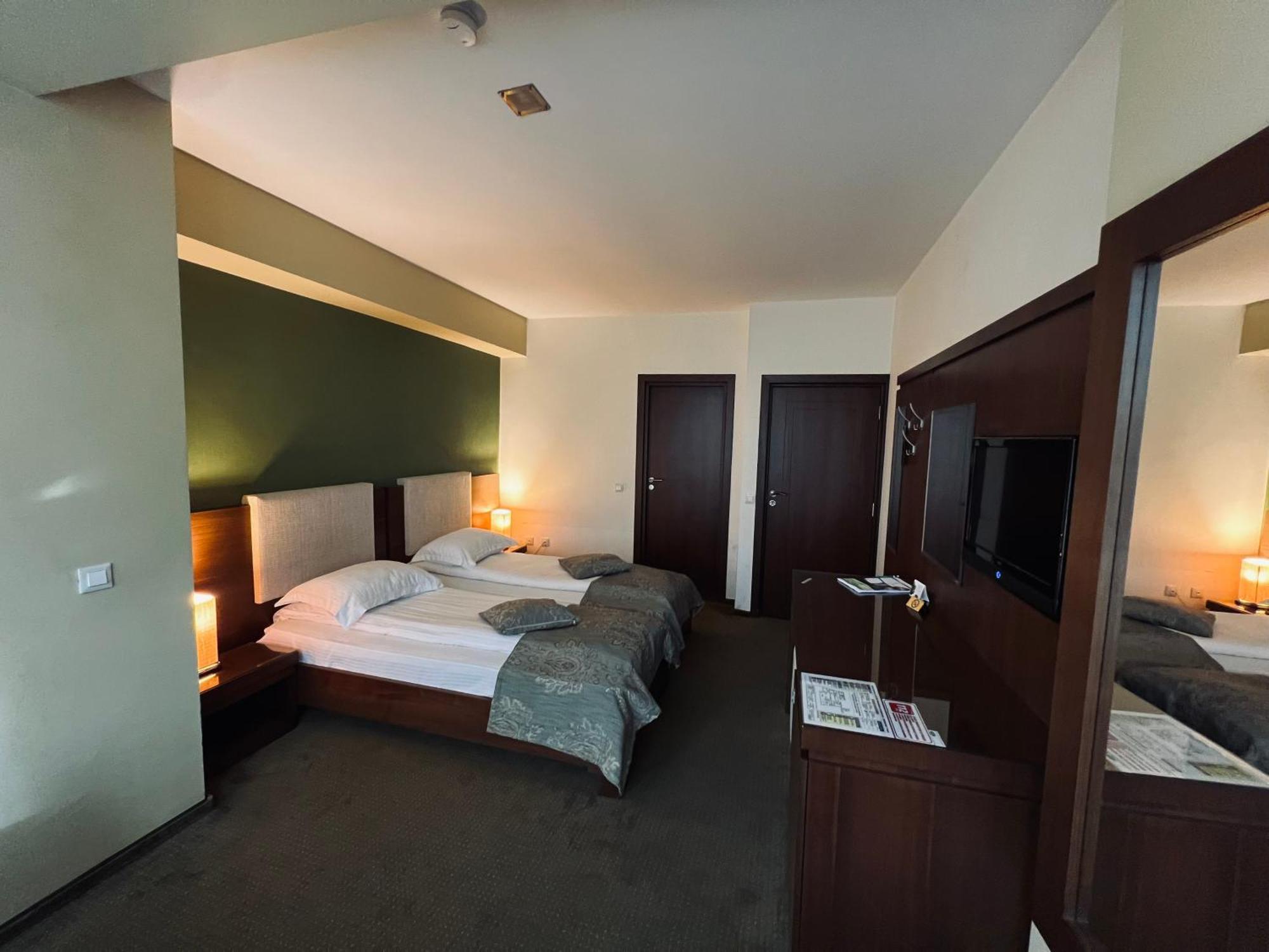 Galaţi Hotel Royale מראה חיצוני תמונה