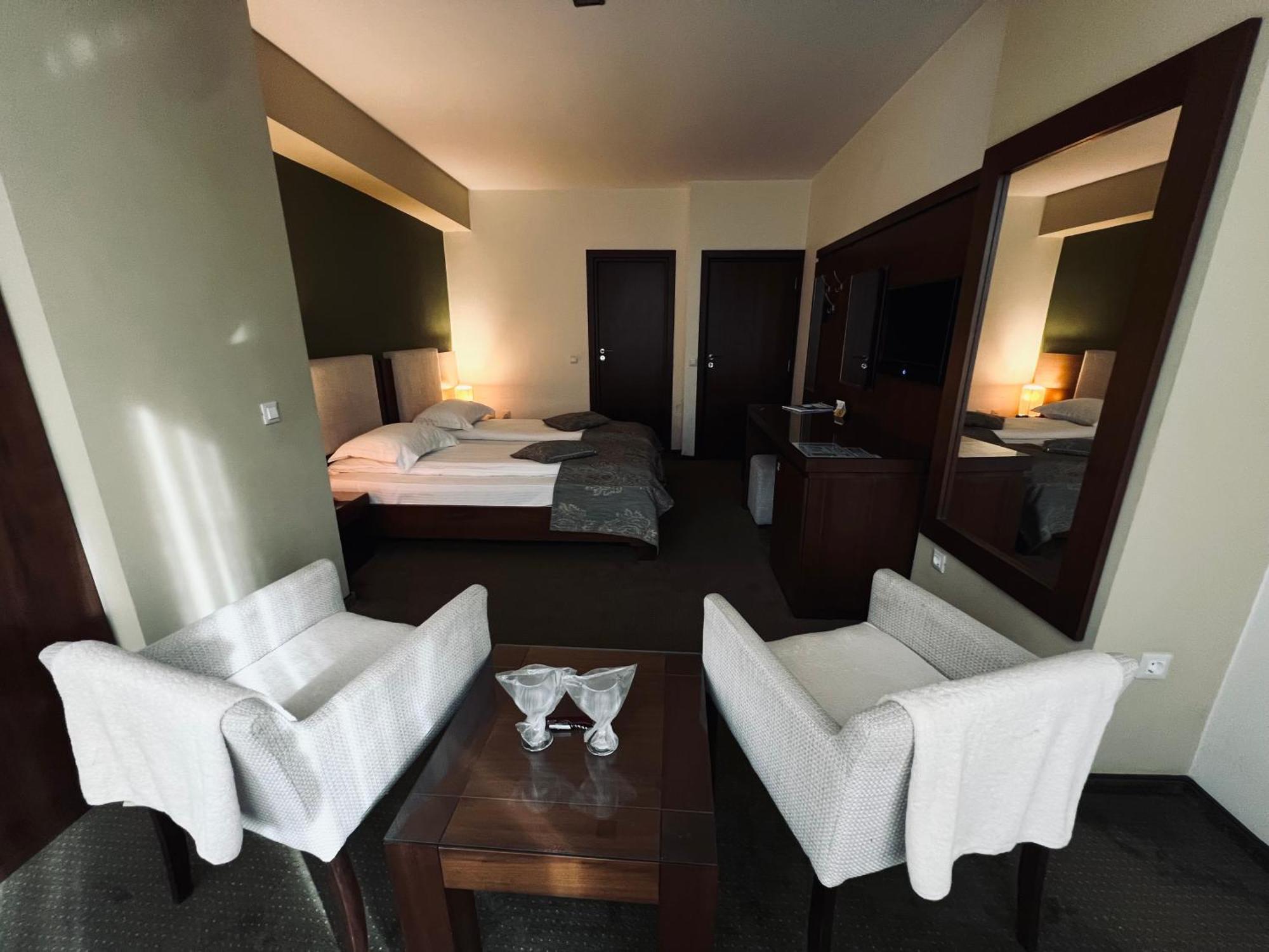 Galaţi Hotel Royale מראה חיצוני תמונה