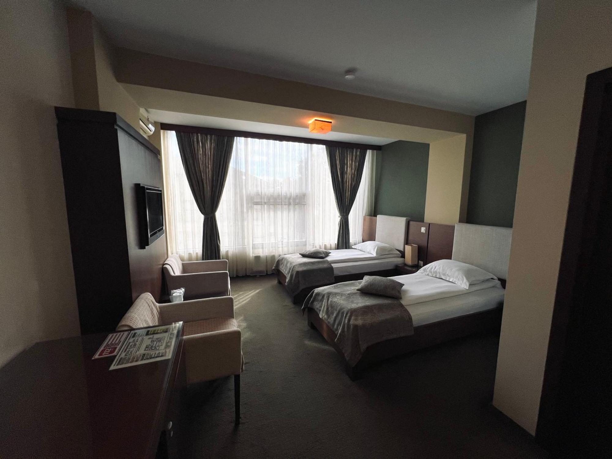 Galaţi Hotel Royale מראה חיצוני תמונה