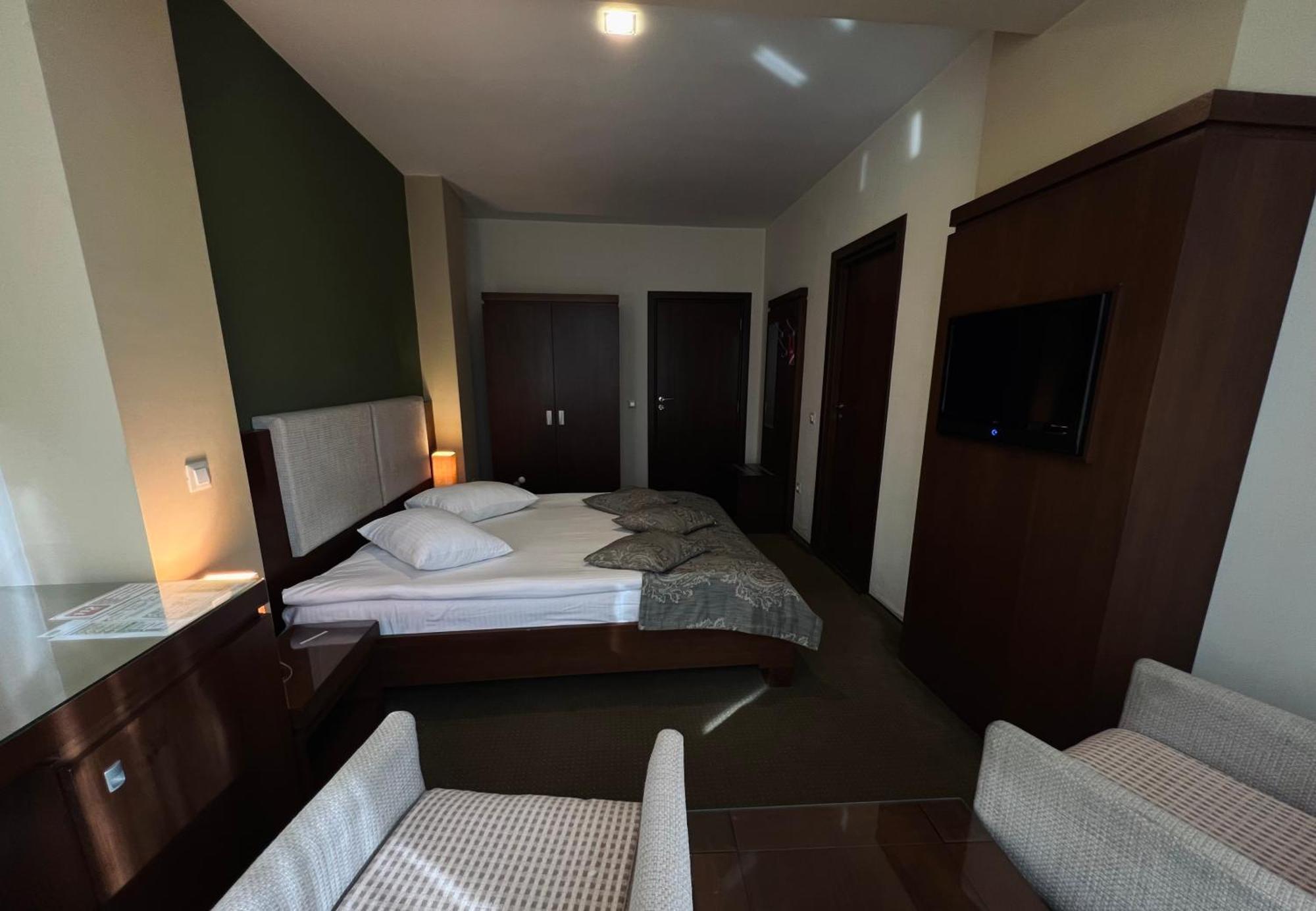 Galaţi Hotel Royale מראה חיצוני תמונה