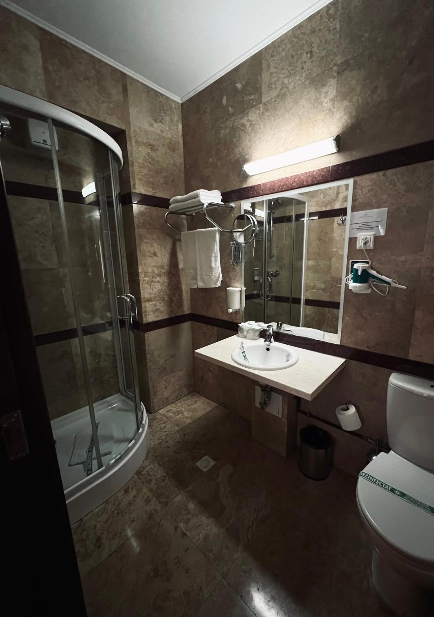 Galaţi Hotel Royale מראה חיצוני תמונה